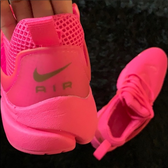 hot pink nike presto